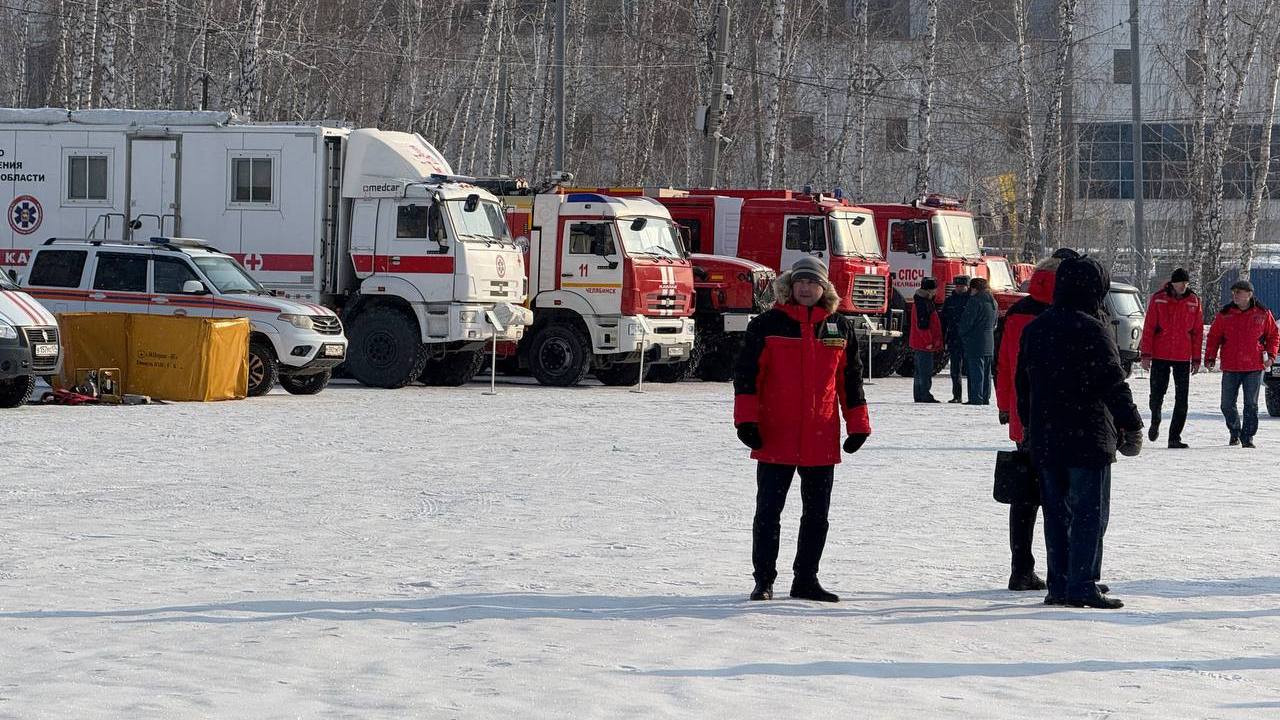 Глава Челябинска проверил готовность спасательной техники к паводку Глава Челябинска проверил готовность спасательной техники к паводку