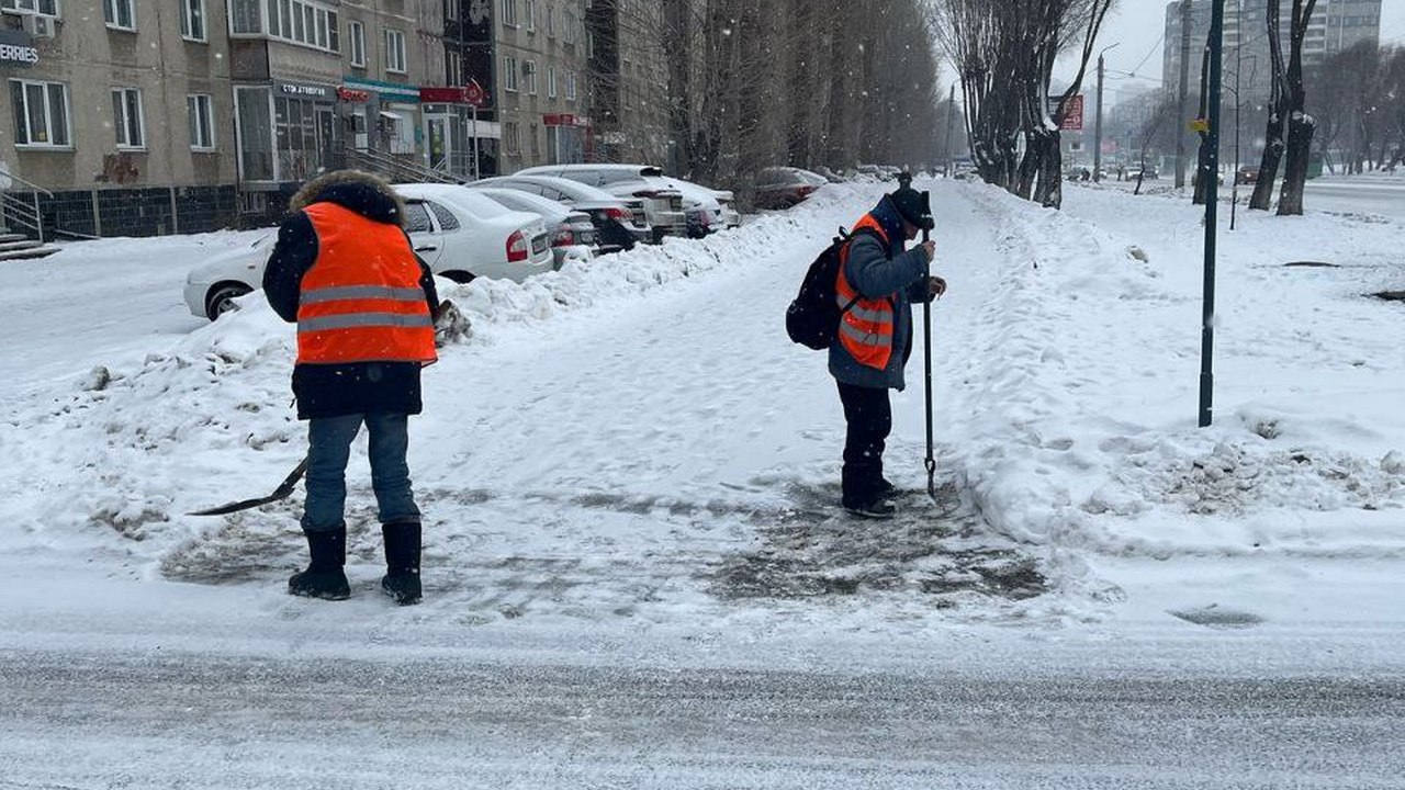 Глава Челябинска Алексей Лошкин поручил усилить уборку улиц от снега Глава Челябинска Алексей Лошкин поручил усилить уборку улиц от снега