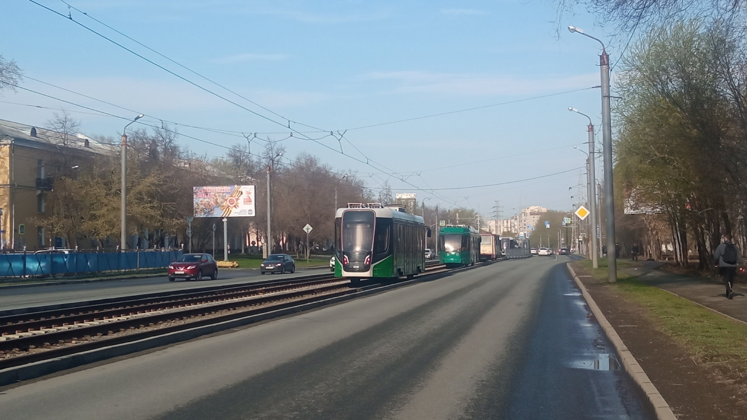 В Челябинске встало движение трамваев из-за поломки контактной сети В Челябинске встало движение трамваев из-за поломки контактной сети