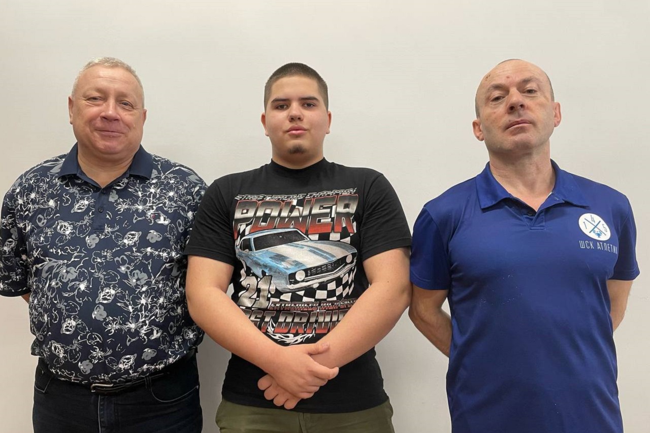 Агрессивный мужчина ворвался в школу в Челябинске Агрессивный мужчина ворвался в школу в Челябинске
