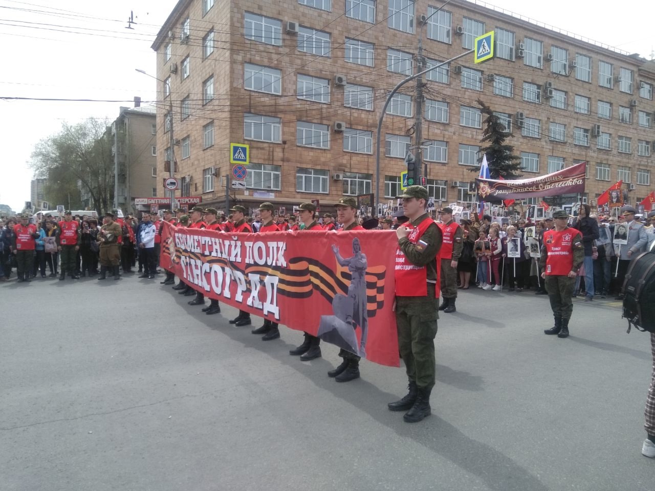 Челябинск готовится к традиционному шествию "Бессмертного полка" Челябинск готовится к традиционному шествию "Бессмертного полка"