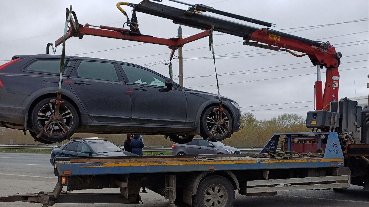 На въезде в Челябинск арестовали 29 автомобилей На въезде в Челябинск арестовали 29 автомобилей