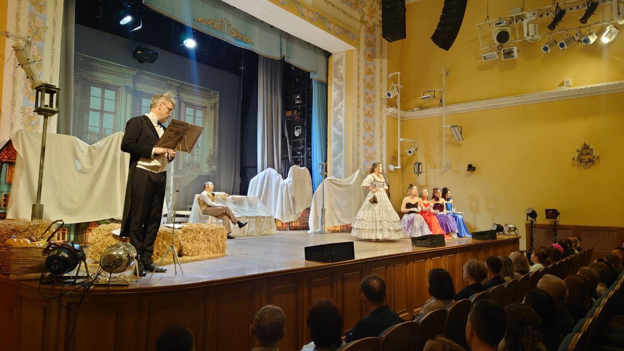 "Зеленый театр" показал в Челябинске "Соломенную шляпку"