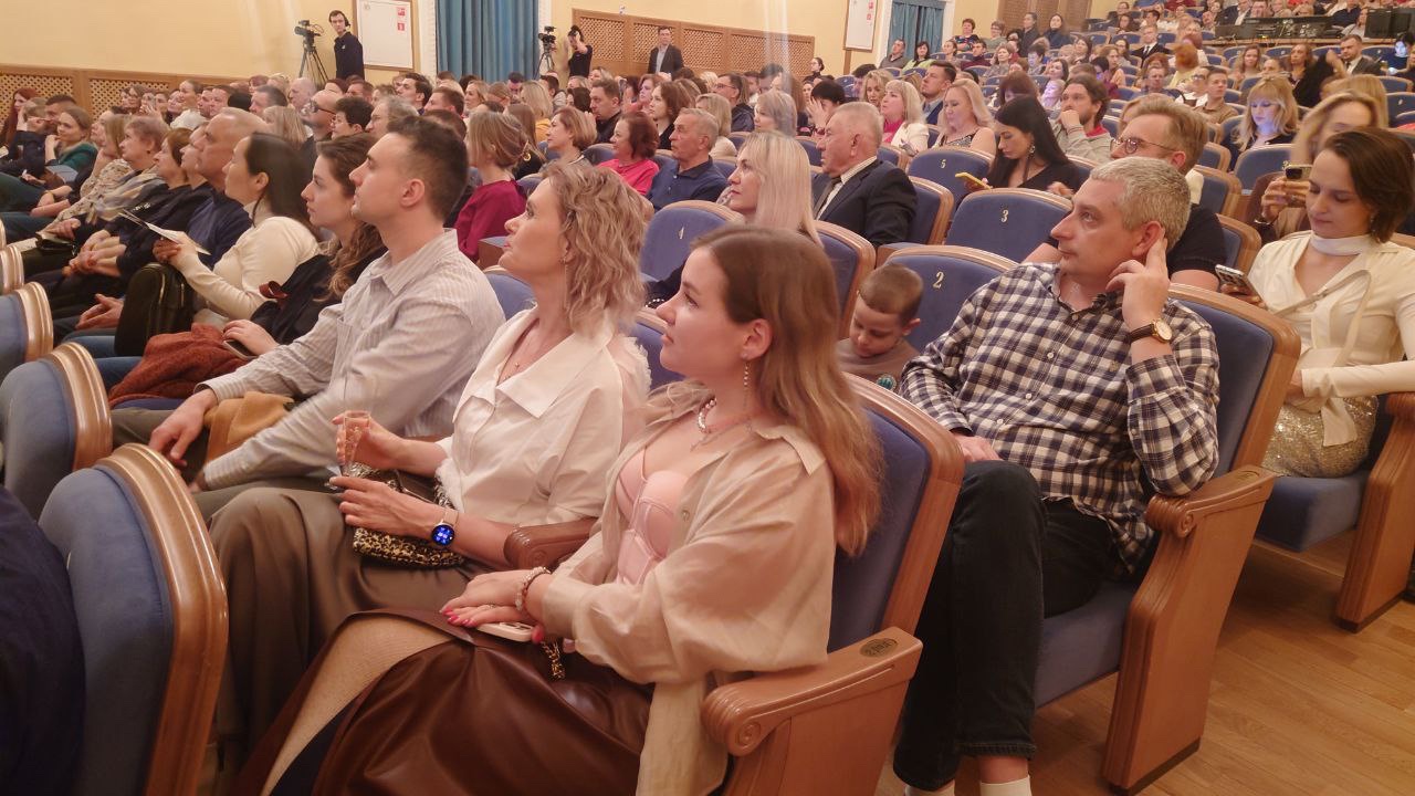 "Зеленый театр" показал в Челябинске "Соломенную шляпку"