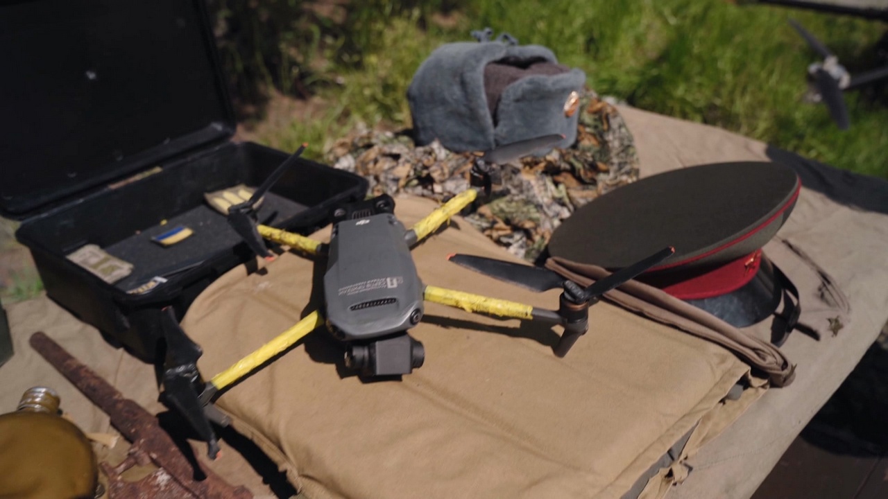 Жители Южноуральска плетут маскировочные сети и пишут письма для бойцов СВО