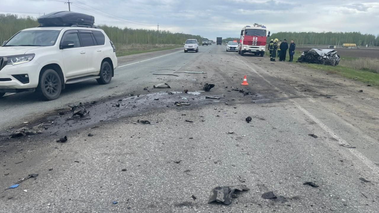 Мужчина погиб в лобовом ДТП с грузовиком на трассе под Челябинском
