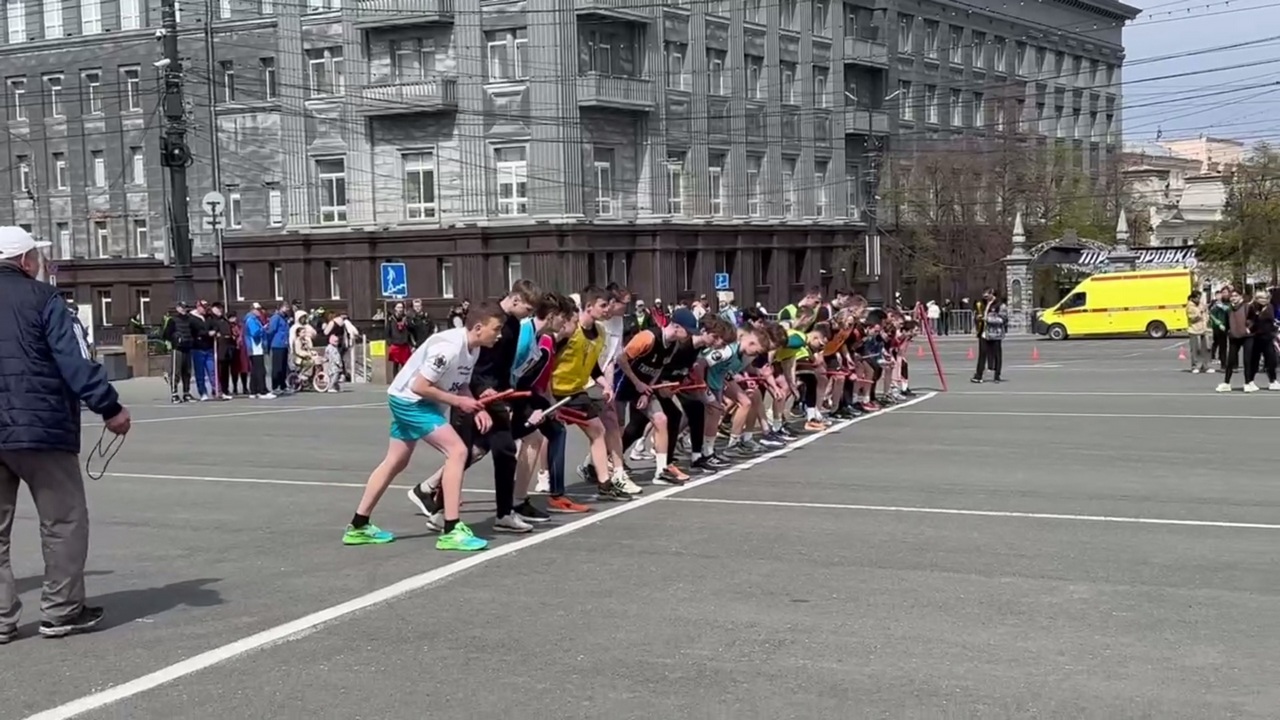 В Челябинске тысячи спортсменов приняли участие в легкоатлетической эстафете В Челябинске тысячи спортсменов приняли участие в легкоатлетической эстафете