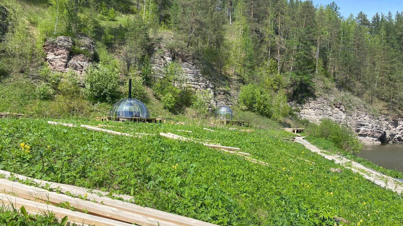 Купольные домики для туристов строят у знаменитой ГЭС в Челябинской области Купольные домики для туристов строят у знаменитой ГЭС в Челябинской области
