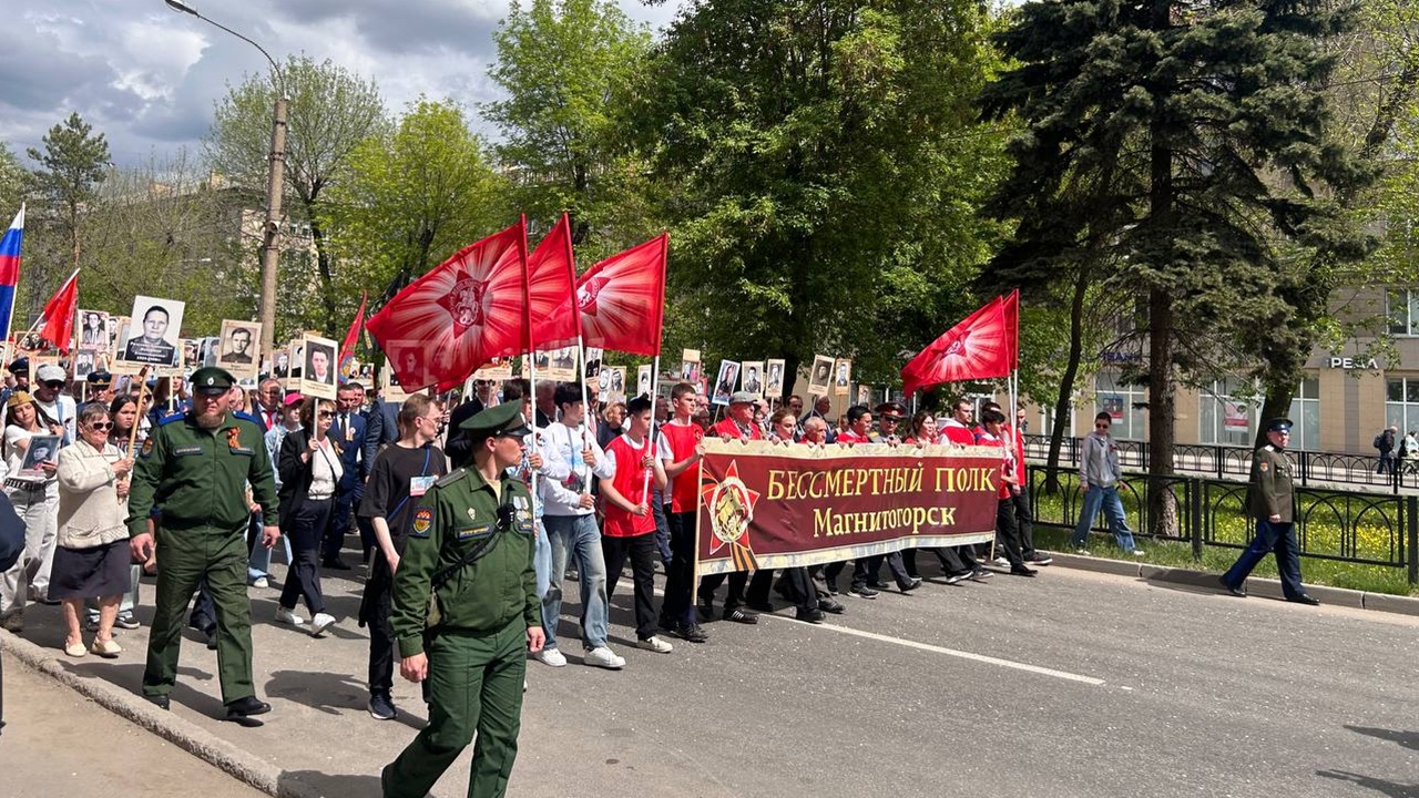 Почтили память героев: как в Магнитогорске отметили День Победы Почтили память героев: как в Магнитогорске отметили День Победы