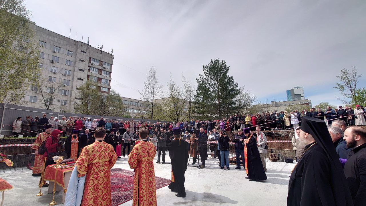 В Челябинске заложили первый камень в основание нового православного храма В Челябинске заложили первый камень в основание нового православного храма