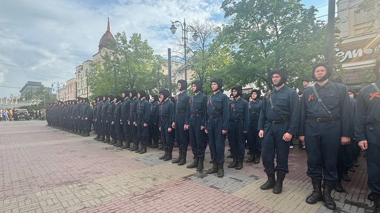 В Челябинске воссоздали отправку танкистов-добровольцев на фронт В Челябинске воссоздали отправку танкистов-добровольцев на фронт