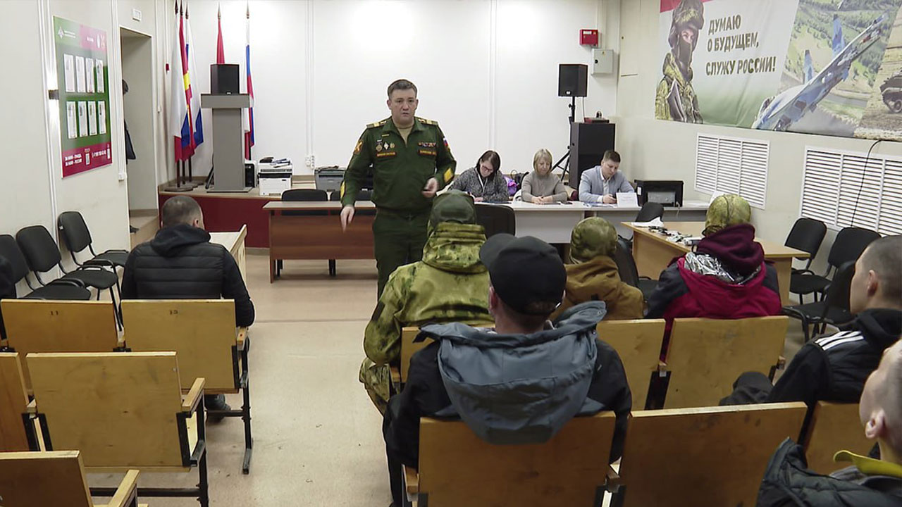 Жители Челябинской области повторно заключают контракты с Минобороны Жители Челябинской области повторно заключают контракты с Минобороны