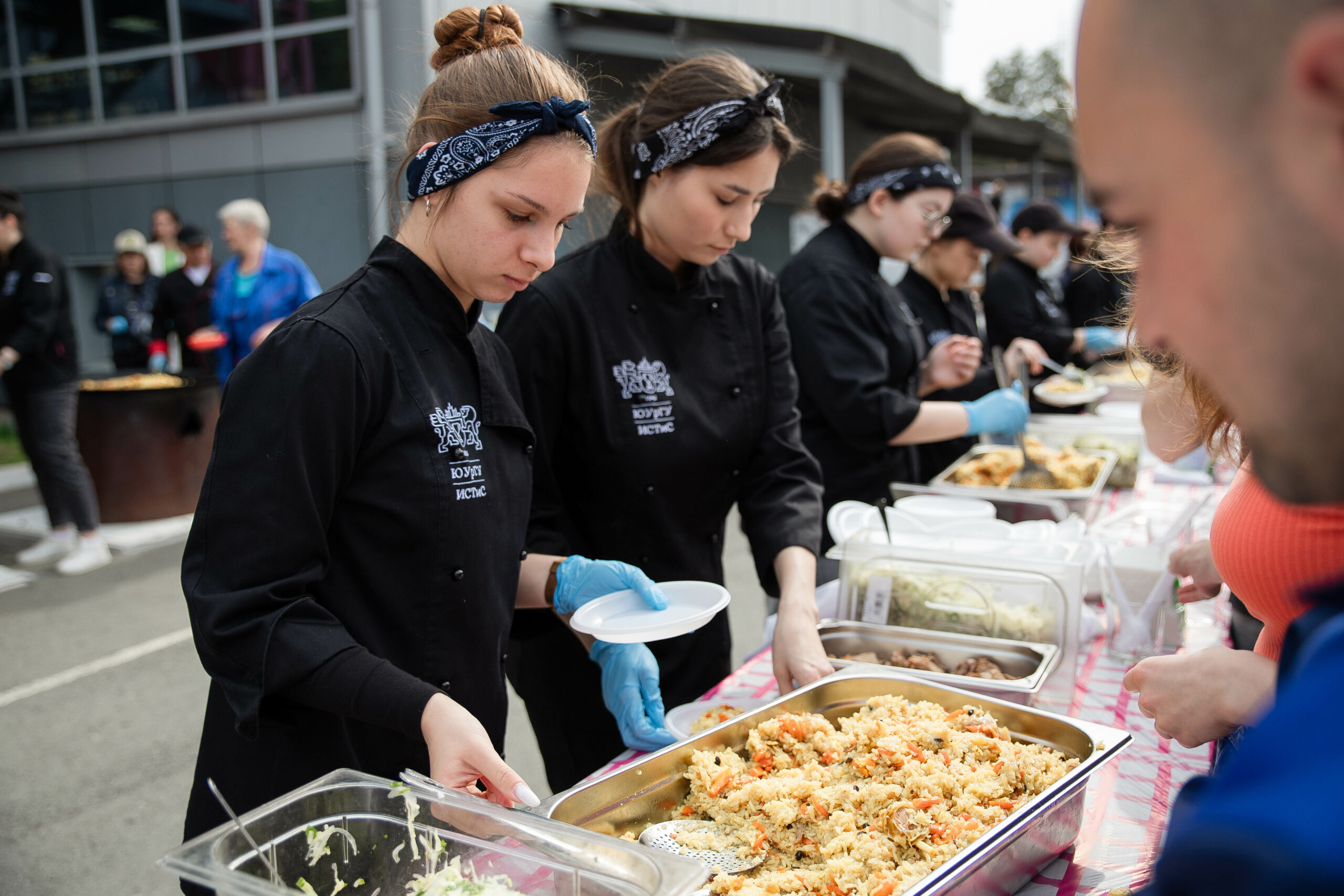 В Челябинске приготовили плов на 5 тысяч человек 
