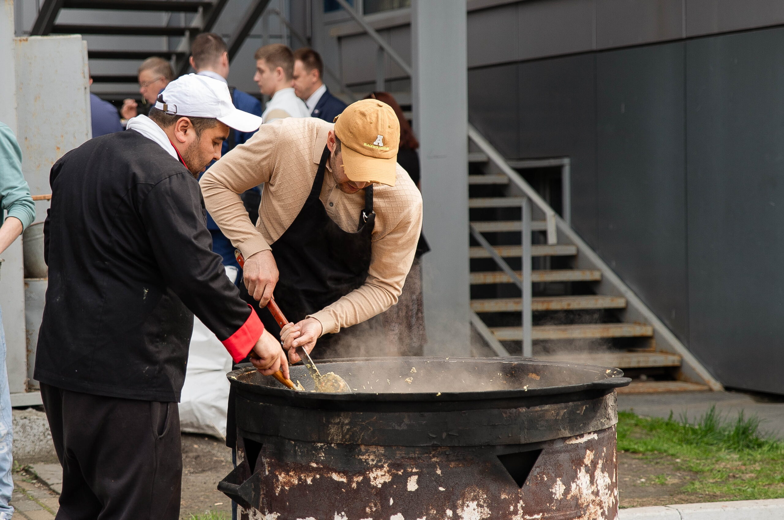 В Челябинске приготовили плов на 5 тысяч человек 