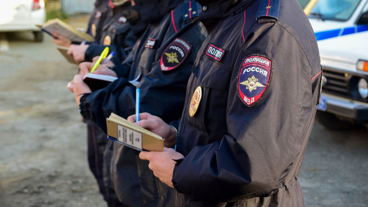 Дополнительные патрули полиции будут дежурить в Челябинске во время последних звонков Дополнительные патрули полиции будут дежурить в Челябинске во время последних звонков