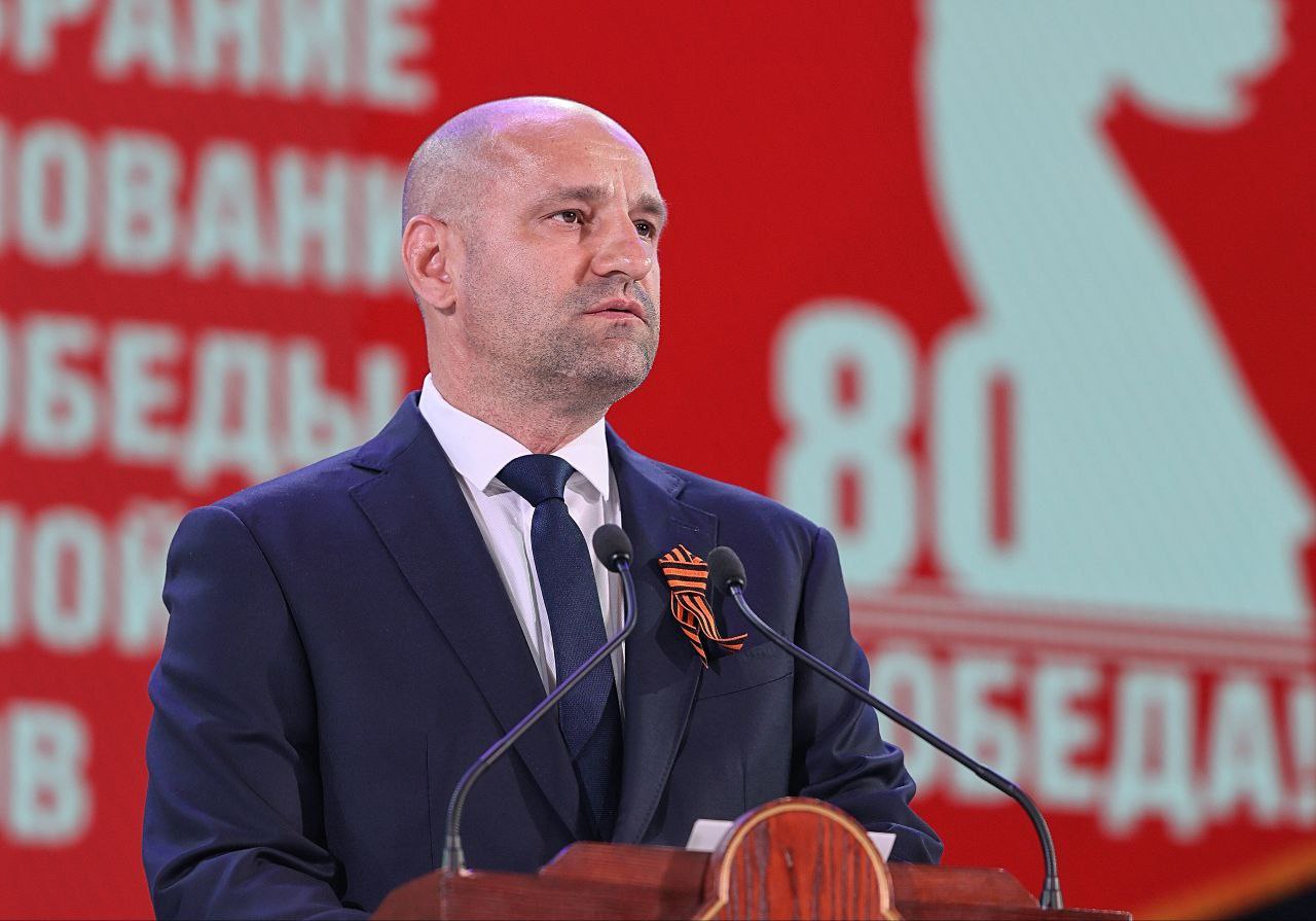 Полпред в УрФО Артем Жога почтил память уральских тружеников тыла Полпред в УрФО Артем Жога почтил память уральских тружеников тыла