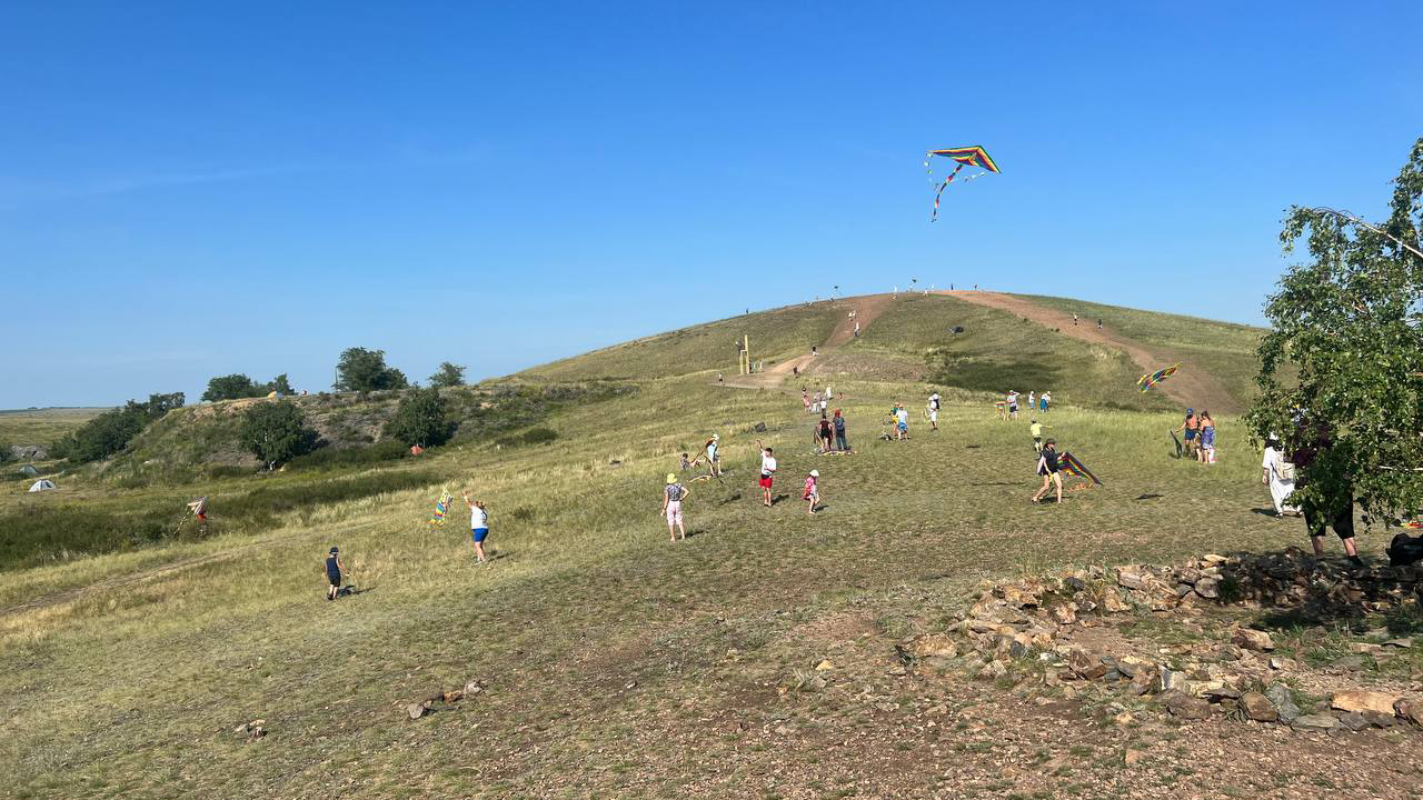 На Аркаиме будут запускать воздушных змеев и покажут мультфильмы внутри мельницы