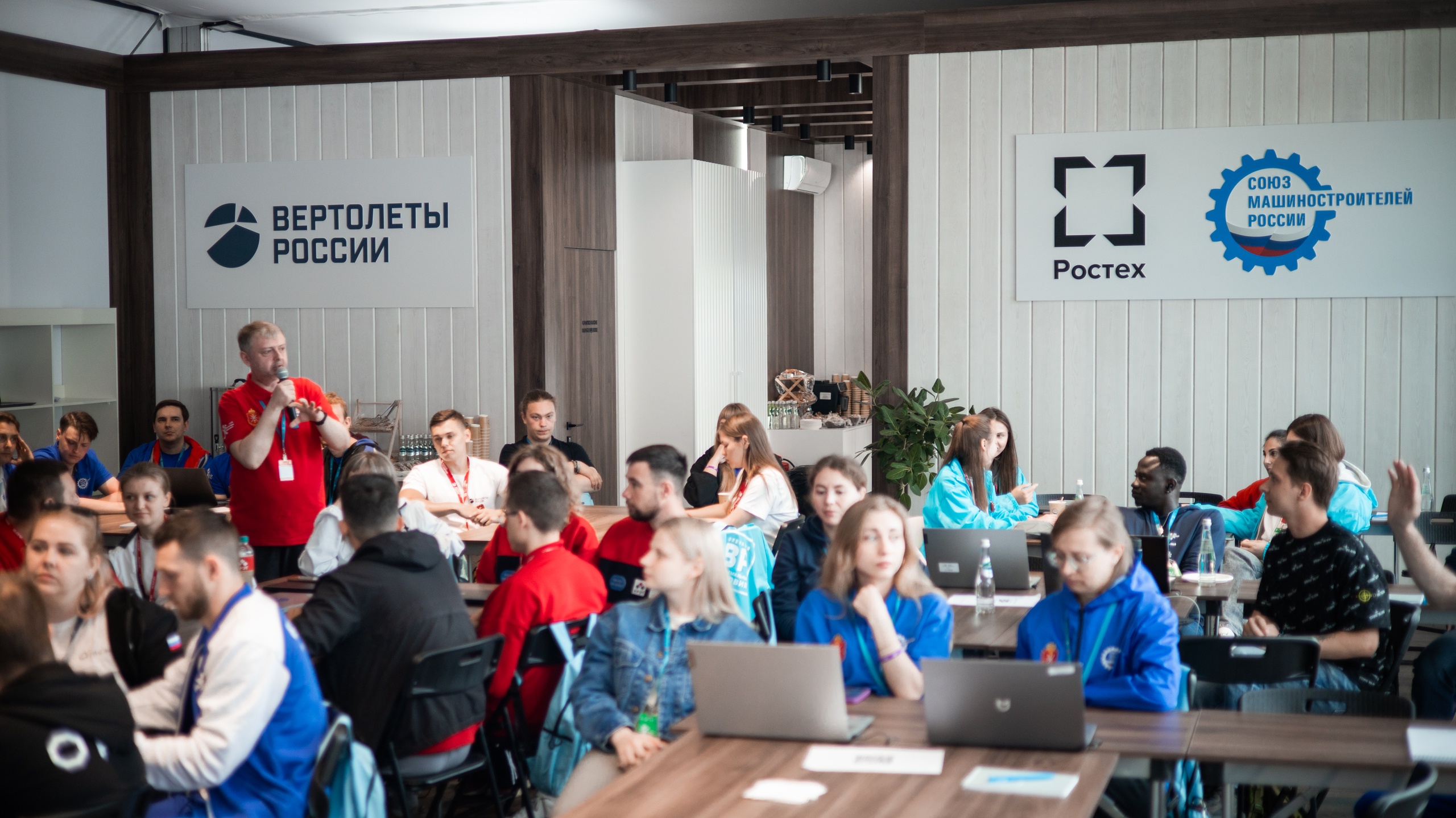 Южноуральцы принимают участие в молодежном промышленном форуме "Инженеры будущего" Южноуральцы принимают участие в молодежном промышленном форуме "Инженеры будущего"