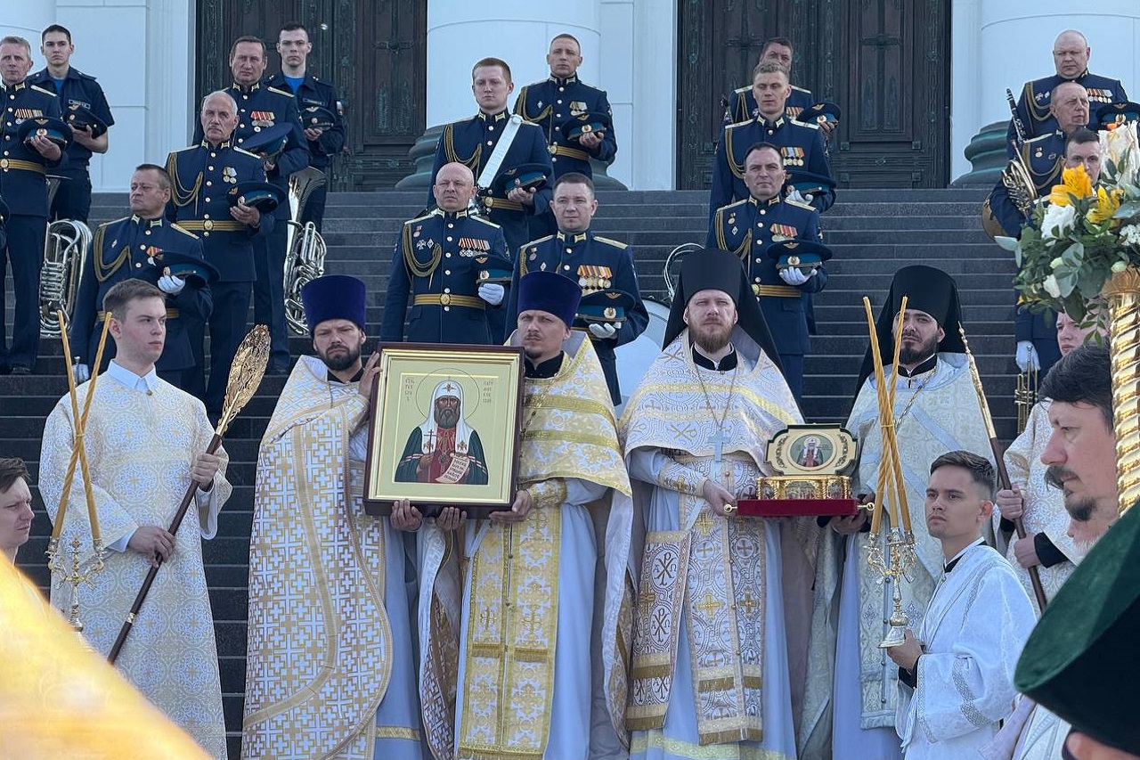 Жители Челябинска могут поклониться мощам святителя Тихона Жители Челябинска могут поклониться мощам святителя Тихона