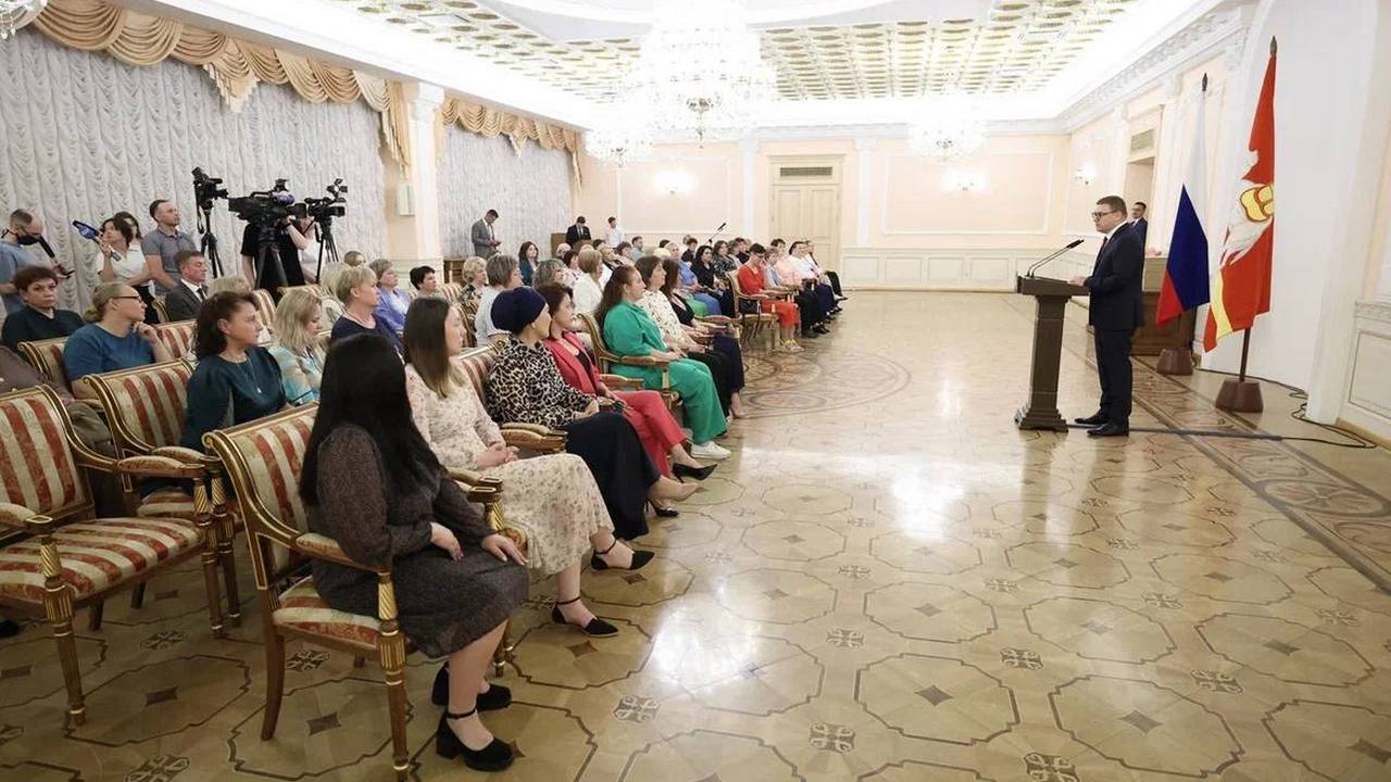 Социальных работников наградили в Челябинской области Социальных работников наградили в Челябинской области