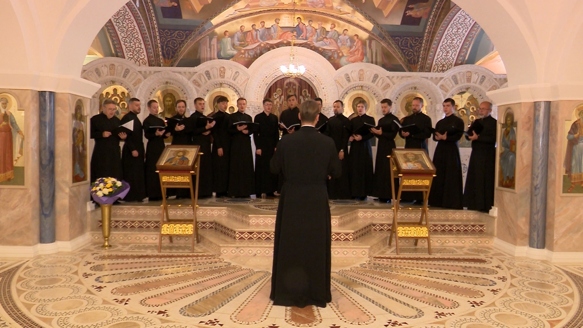 в Челябинске облагораживают Христорождественский храм в Челябинске облагораживают Христорождественский храм