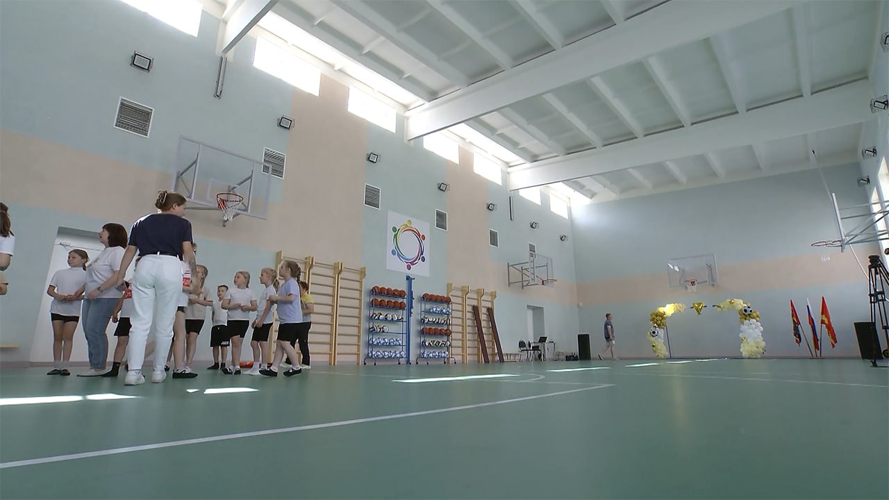 Спортивный зал обновили в одной из самых больших школ города Коркино Спортивный зал обновили в одной из самых больших школ города Коркино