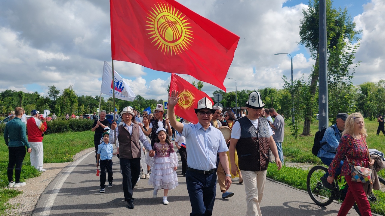 Весело и ярко прошел "Забег дружбы" в Магнитогорске Весело и ярко прошел "Забег дружбы" в Магнитогорске