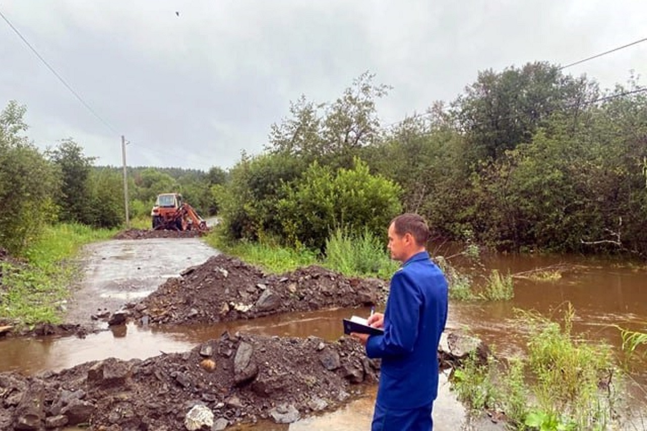 Прокуратура взяла на контроль ситуацию с подтоплением поселка в Челябинской области Прокуратура взяла на контроль ситуацию с подтоплением поселка в Челябинской области