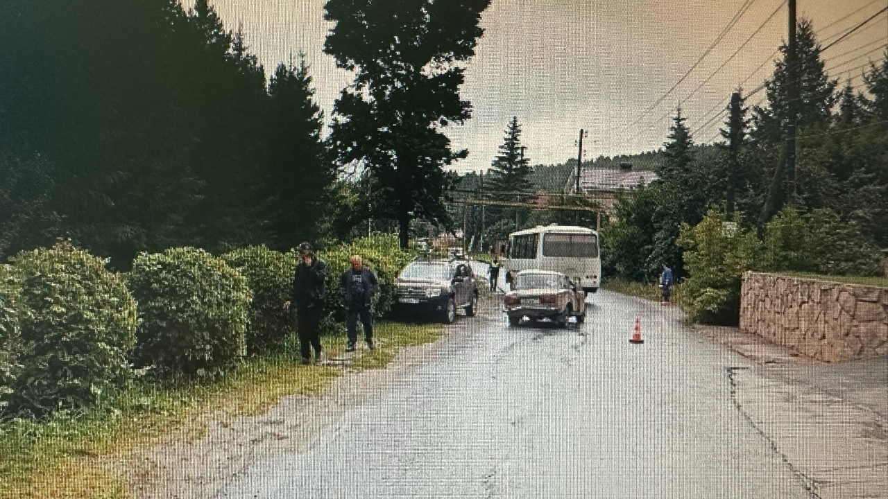 Пять человек пострадали в массовой аварии в Челябинской области