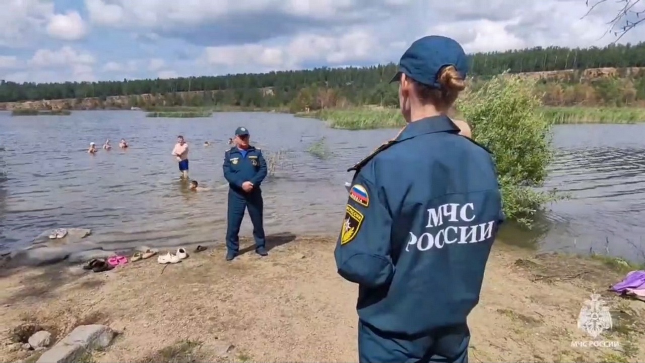 В Челябинске спасатели предупредили подростков об опасности купания в карьерах