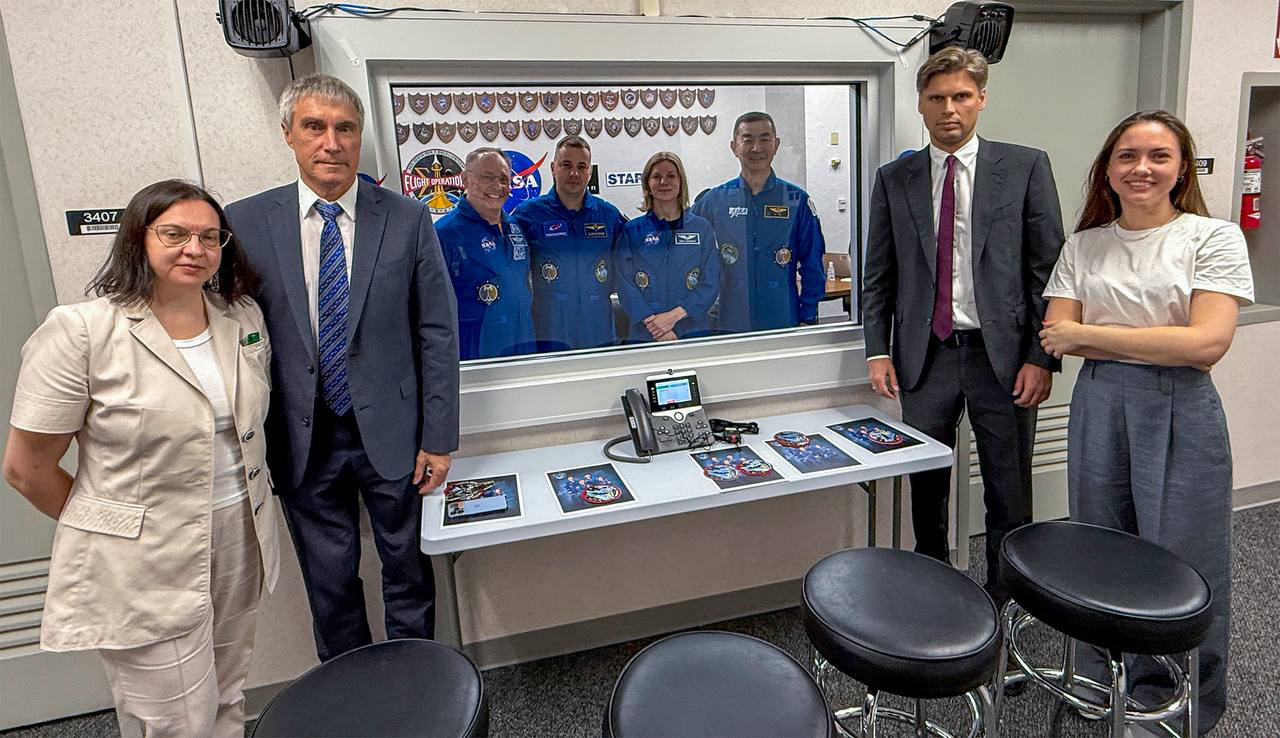 Глава Роскосмоса встретился с челябинцем Олегом Платоновым перед полетом на МКС