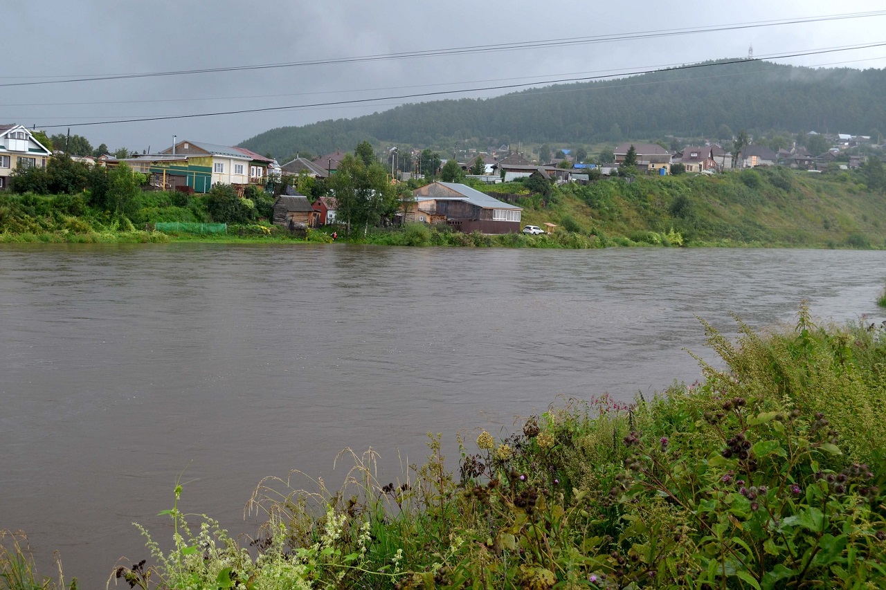 Особый режим из-за угрозы подтопления ввели в горном поселке Челябинской области Особый режим из-за угрозы подтопления ввели в горном поселке Челябинской области