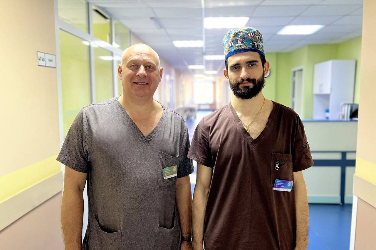 Челябинские хирурги извлекли из пациента сгусток крови размером с кирпич Челябинские хирурги извлекли из пациента сгусток крови размером с кирпич