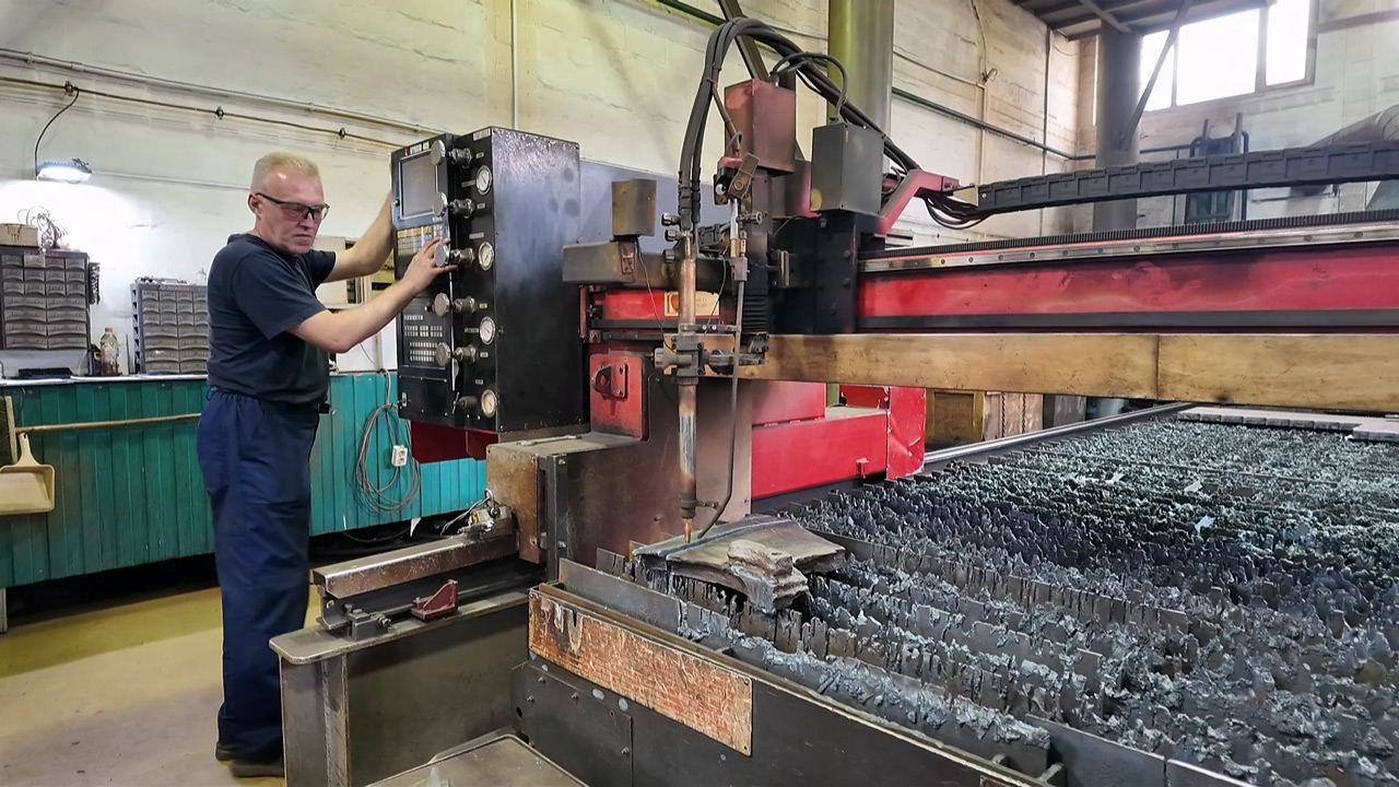 Оружейники в Златоусте сделают "черные ножи" из брони танка Т-34