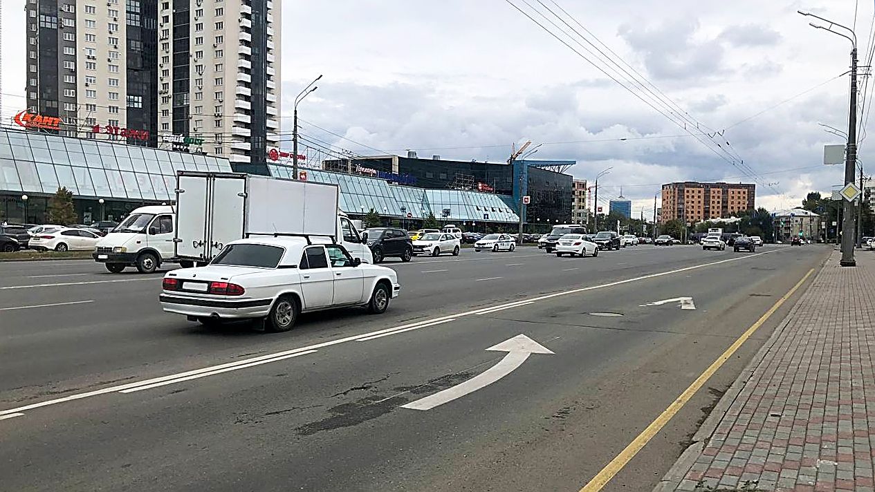 В Челябинске заработали новые камеры фиксации выезда на выделенные полосы