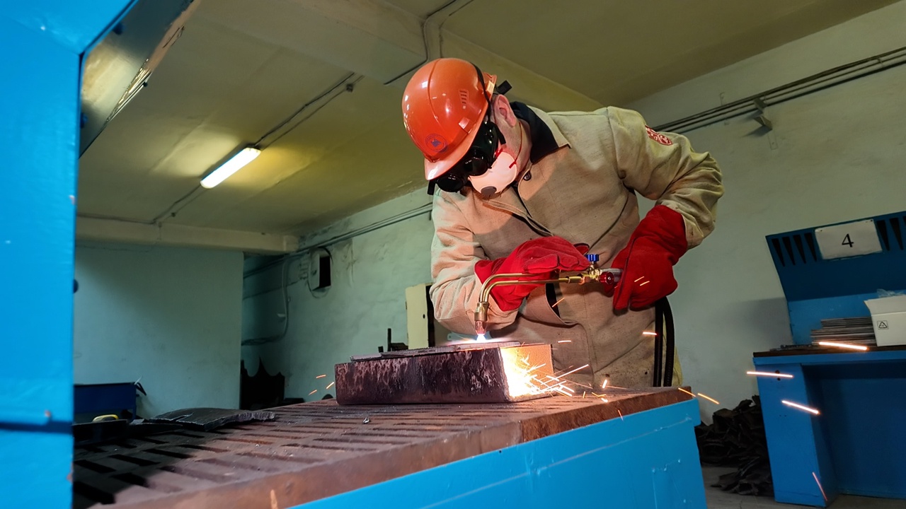 В Магнитогорске прошел конкурс лучших газорезчиков среди работников ММК