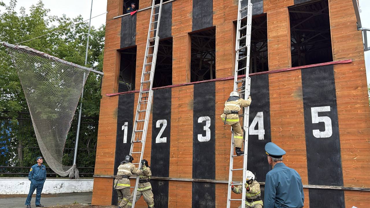 Соревнования по пожарно-спасательному спорту прошли в Челябинске