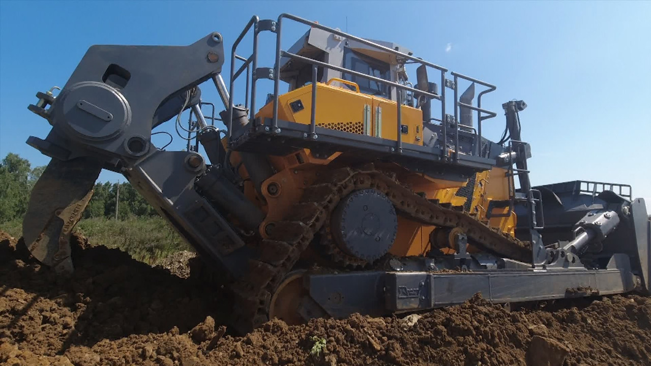 Первый образец: в Челябинской области проходят испытания огромного бульдозера