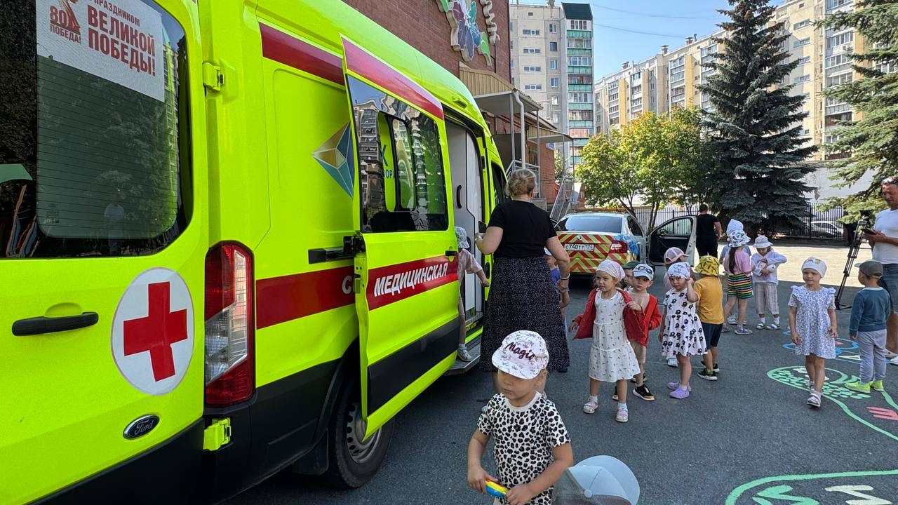 Азбука безопасности: сотрудники спецслужб провели мастер-классы в детском саду Челябинска