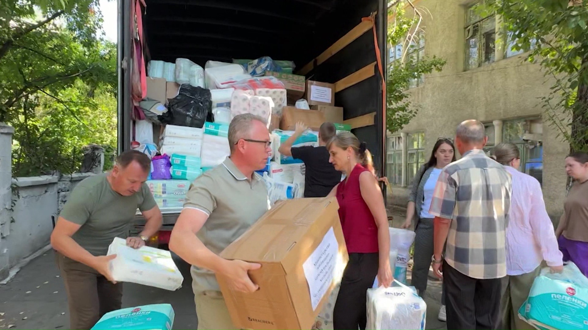 Более тонны гуманитарной помощи Южный Урал передал Луганской Народной Республике