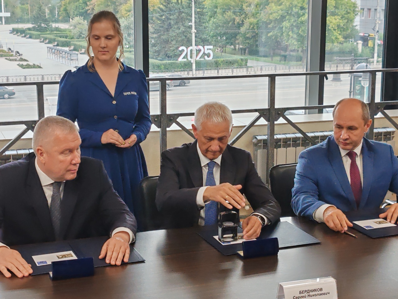 Письма и открытки со знаменитым монументом "Тыл - фронту" разлетятся по всей России