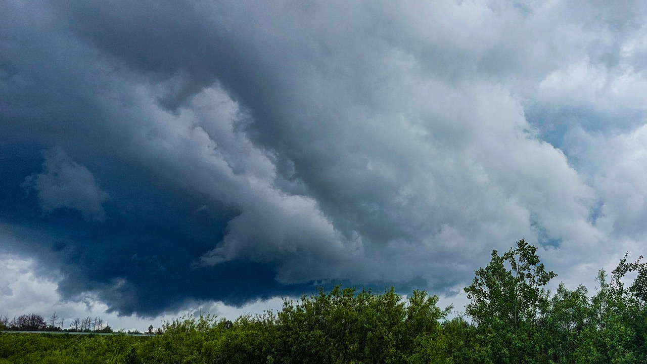 Погода резко изменится: в Челябинской области обещают ливни и грозы