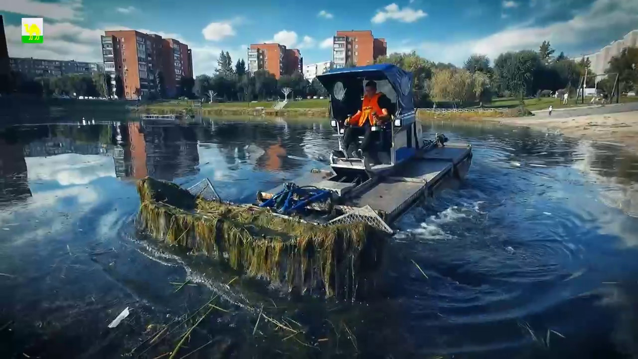 Генеральная уборка: в Челябинске показали, как чистят пруд Девичьи слезы Генеральная уборка: в Челябинске показали, как чистят пруд Девичьи слезы