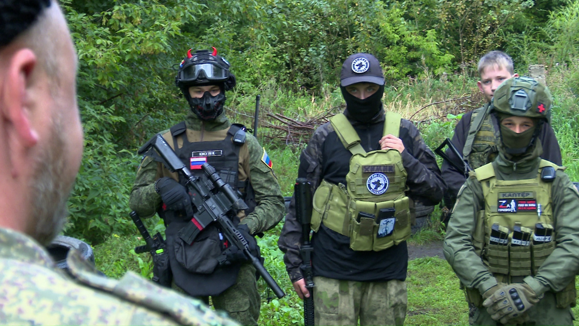 Ценный опыт: ветеран СВО из Челябинска обучает самообороне и первой помощи юнармейцев