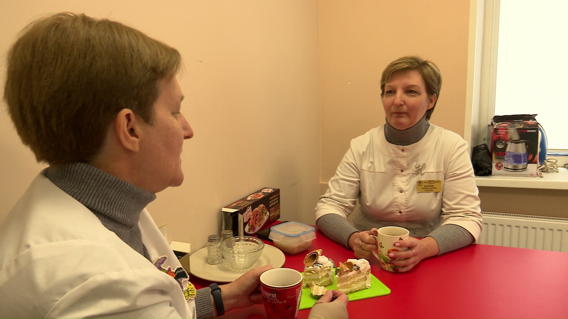 Неразлучны с детства: сестры-близнецы рассказали о работе в поликлинике Челябинска