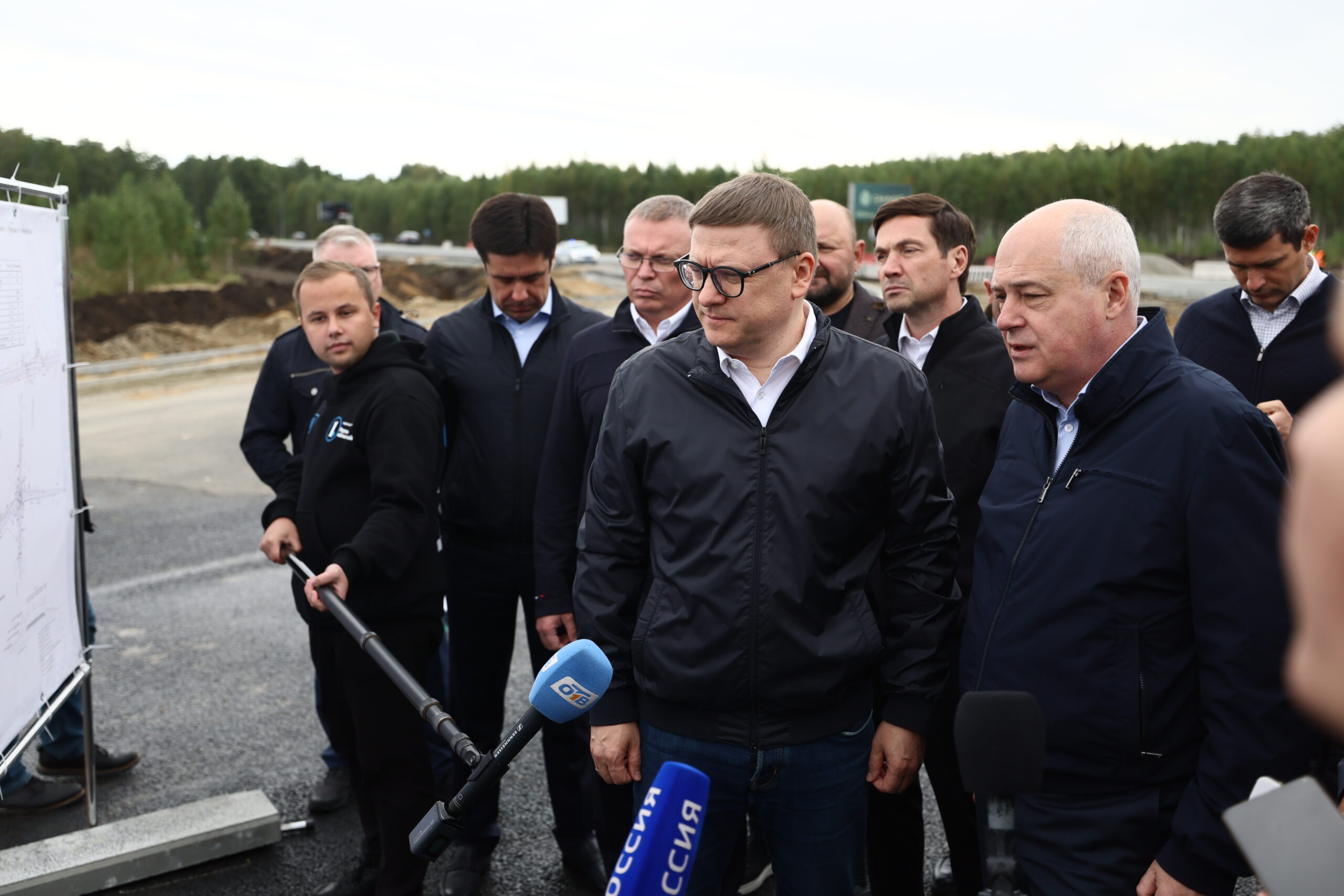 Губернатор Текслер проинспектировал строительство дороги от поселка Пригородный в Западный