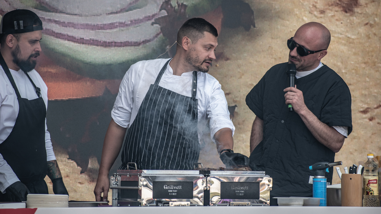 На гастрофестивале в Челябинске испекли 1000 озерников и установили рекорд