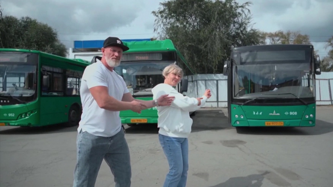 Сотрудники автобусного парка из Челябинска поют и снимают клипы