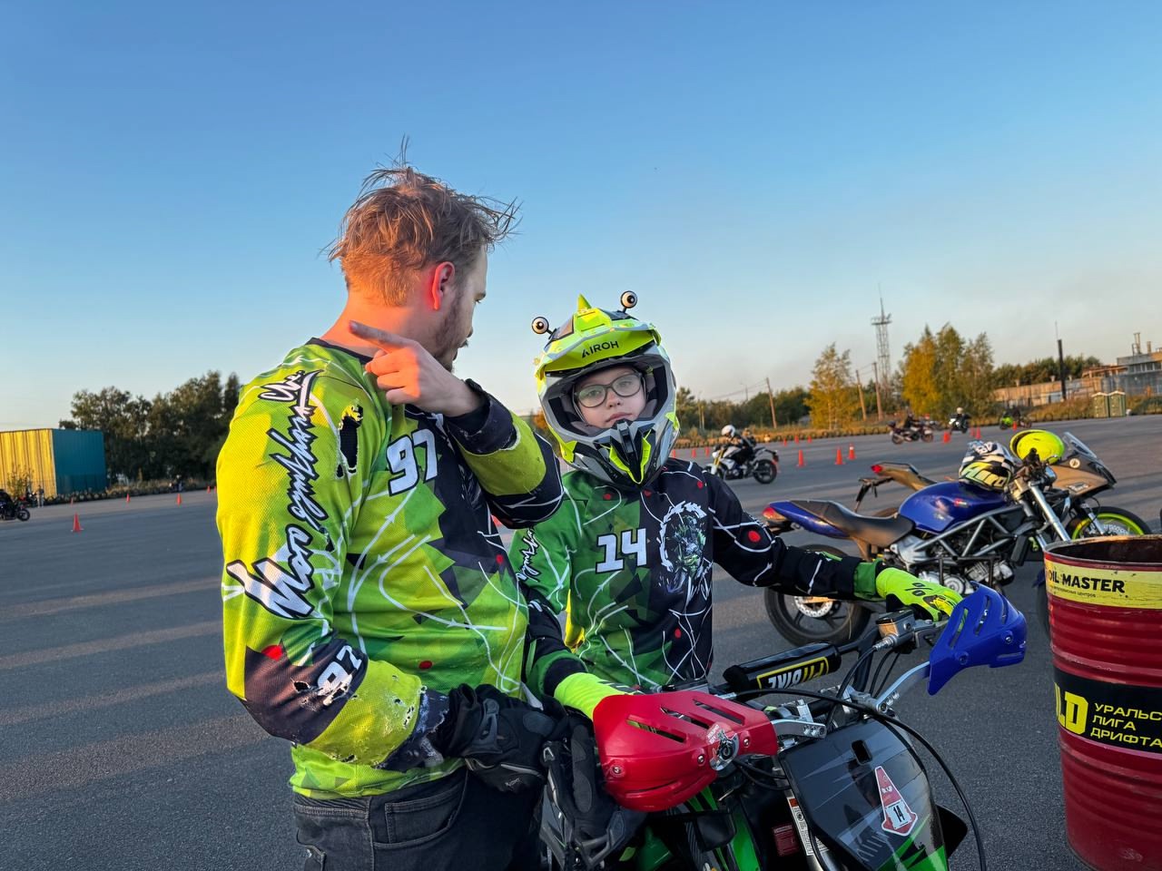 Юных любителей мототехники перед выездом на дороги призывают учиться вождению