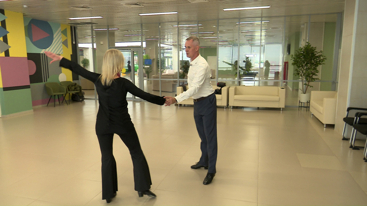 Для жен участников СВО в Челябинске проводят занятия по бальным танцам и йоге